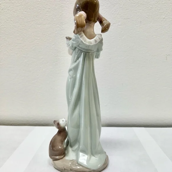 Lladro Don’t Forget Me Porcelain Figurine 5743